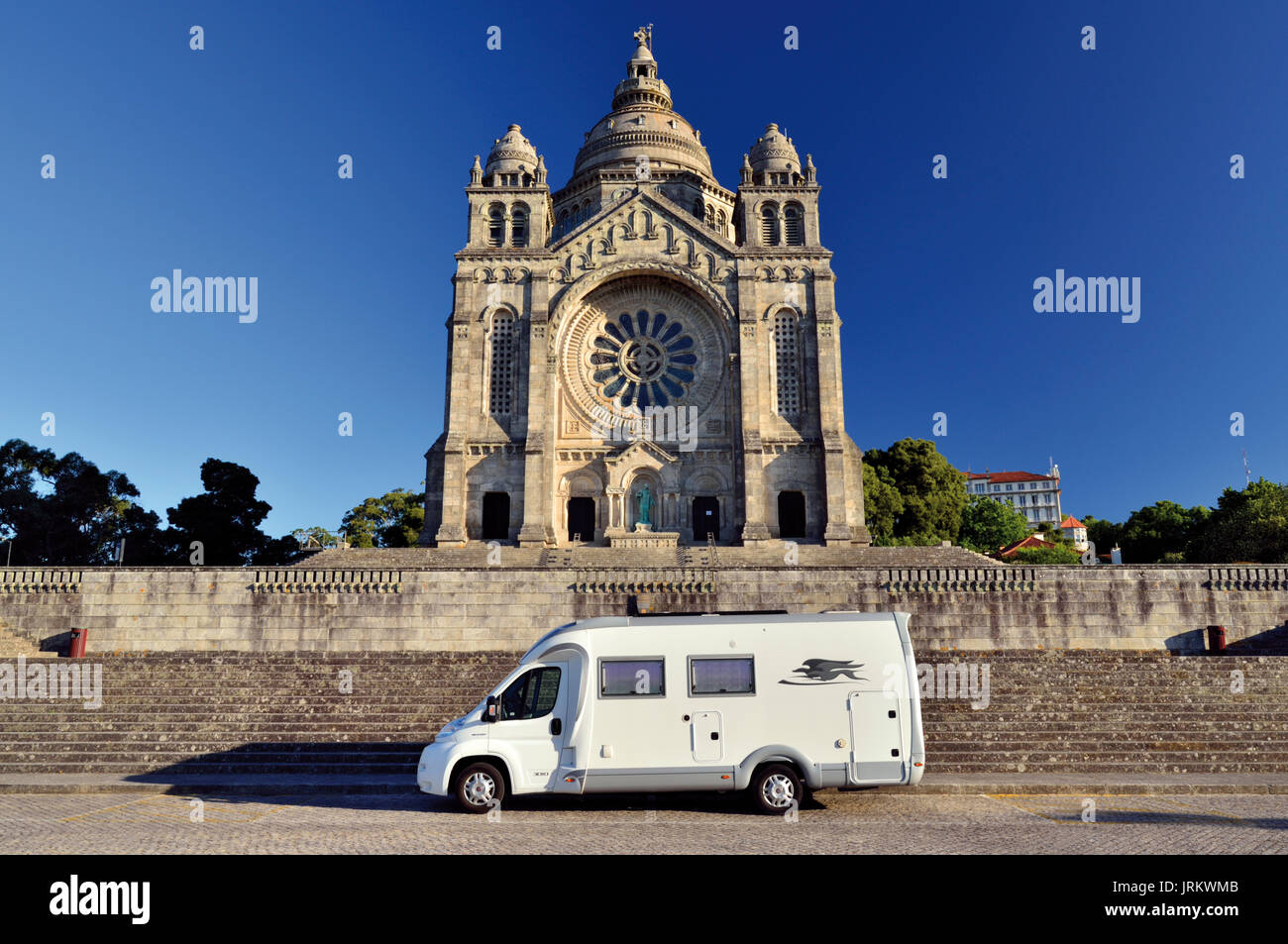 Portugal: Parkplatz Reisemobil vor der berühmten Wallfahrtskirche Santa Luzia Stockfoto