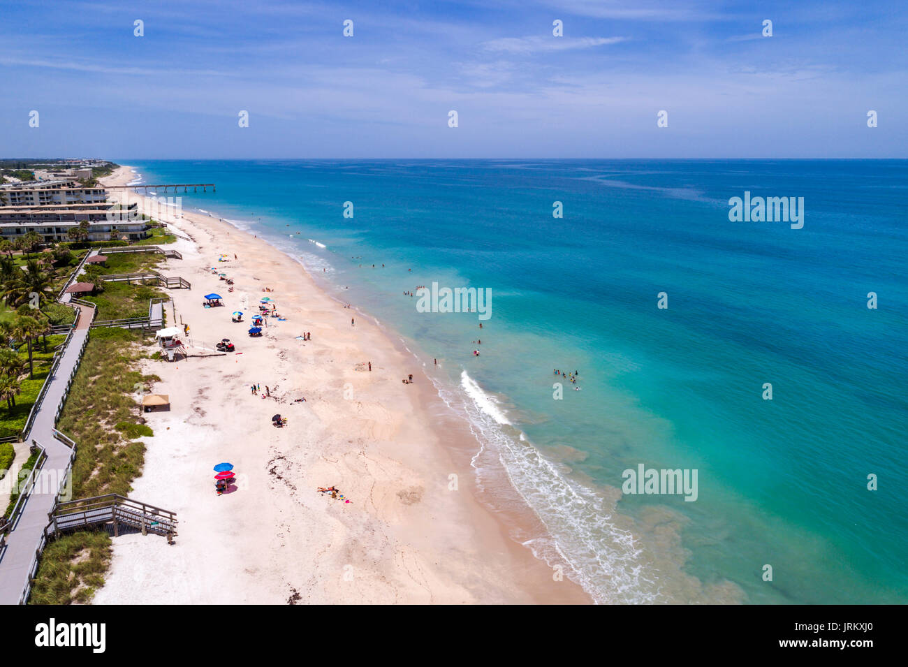 Vero Beach Florida, Jaycee Park, Ocean Drive, Wasser im Atlantischen Ozean, Sand, Vogelperspektive oben, Sonnenanbeter, Besucher reisen auf Reisen Stockfoto