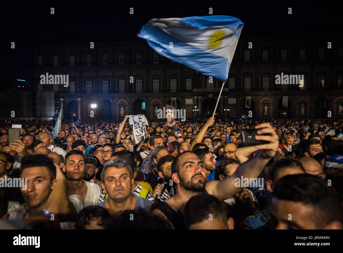 Diego Maradona zeichnet Ehrenbürgerschaft der Stadt Neapel Bürgermeister Luigi De Magistris mit: Atmosphäre wo: Neapel, Italien bei: Kredit-5. Juli 2017: IPA/WENN.com ** nur verfügbar für die Veröffentlichung in UK, USA, Deutschland, Österreich, Schweiz ** Stockfoto
