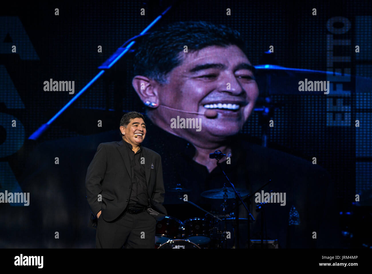 Diego Maradona zeichnet Ehrenbürgerschaft der Stadt Neapel Bürgermeister Luigi De Magistris mit: Diego Maradona wo: Neapel, Italien bei: Kredit-5. Juli 2017: IPA/WENN.com ** nur verfügbar für die Veröffentlichung in UK, USA, Deutschland, Österreich, Schweiz ** Stockfoto