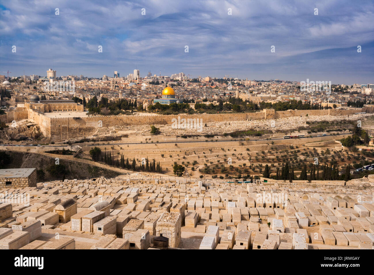 Blick auf Jerusalem und dem Tempelberg mit dem Felsendom und der Ölberg. Palästina Stockfoto