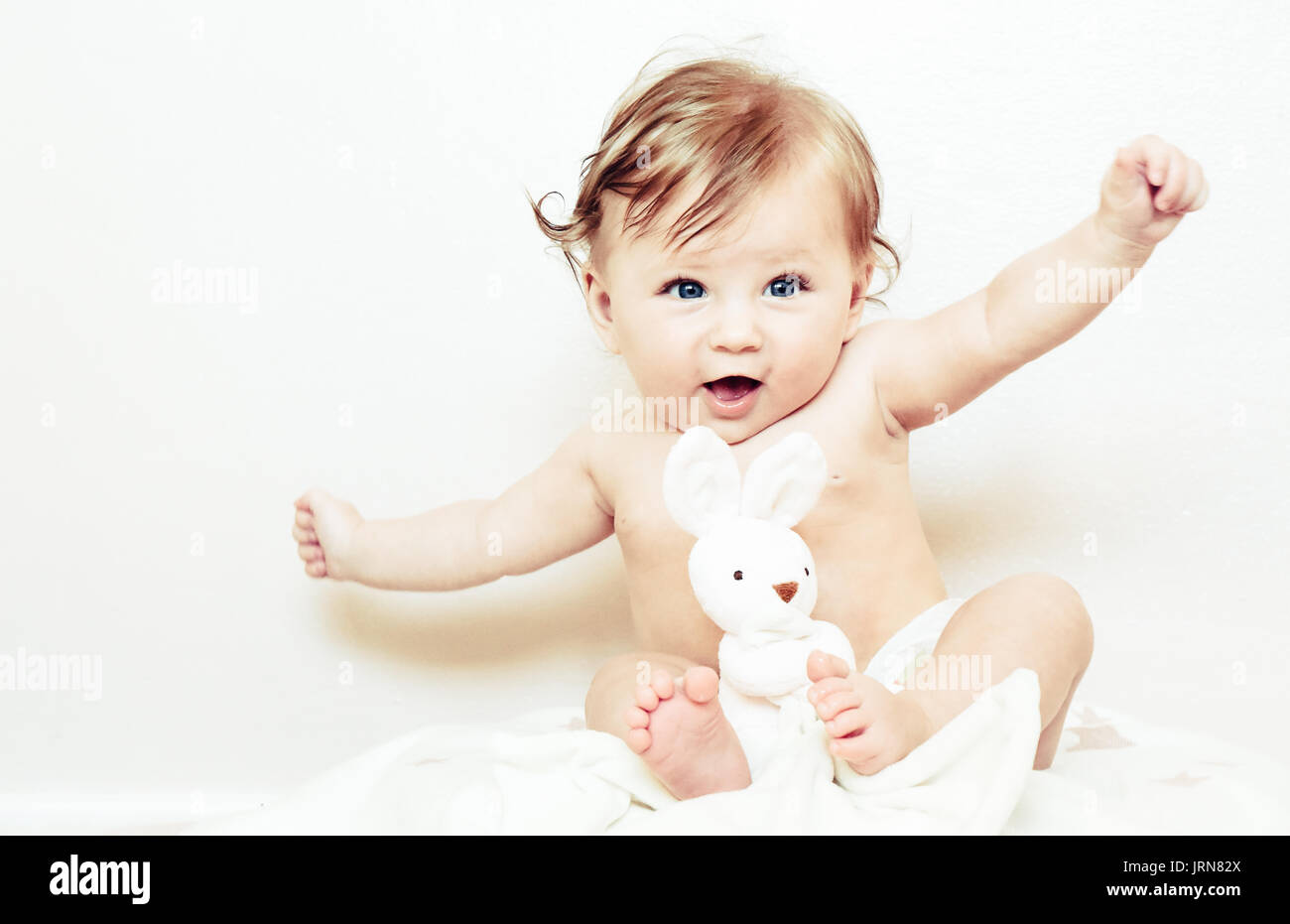 Ein glückliches Baby Mädchen Spaß am Lachen und Lächeln Stockfoto