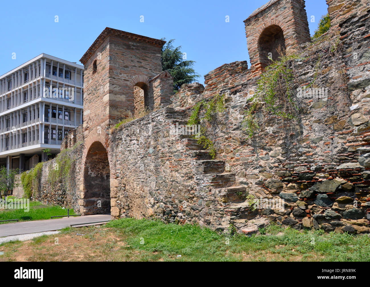 "Die Alte und die Neue in der Stadt Thessaloniki, Griechenland, ein Turm der westlichen Wand von Thessaloniki, Vardar Tophane, Tabak-Hane, Festung Vardar, oben Hane, K Stockfoto