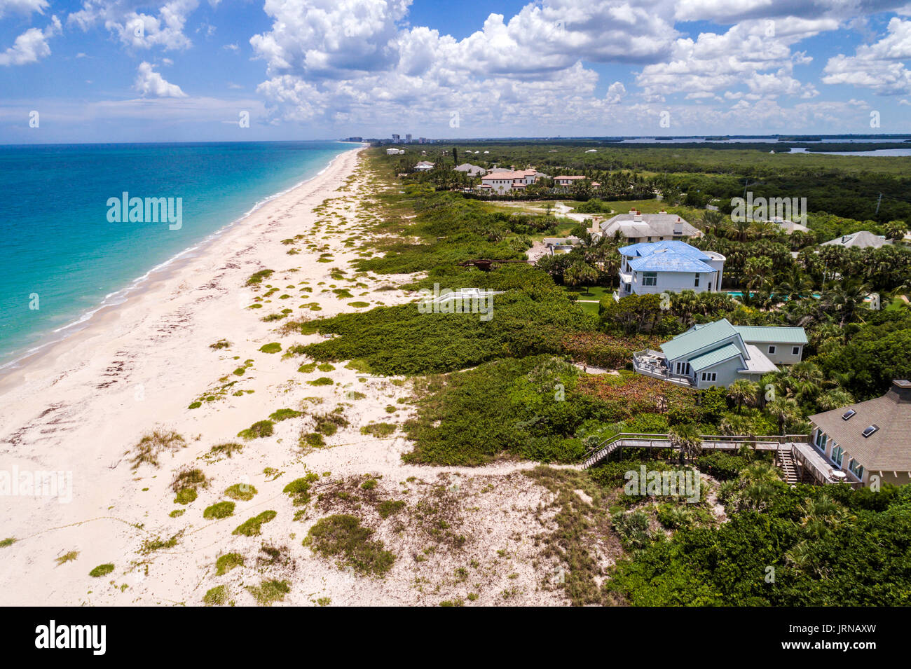 Vero Beach Florida, Round Island Ocean Waterfront Beach Park, Atlantischer Ozean Wasser, Sand, Häuser am Strand, Luftaufnahme aus der Vogelperspektive oben, Strand Stockfoto