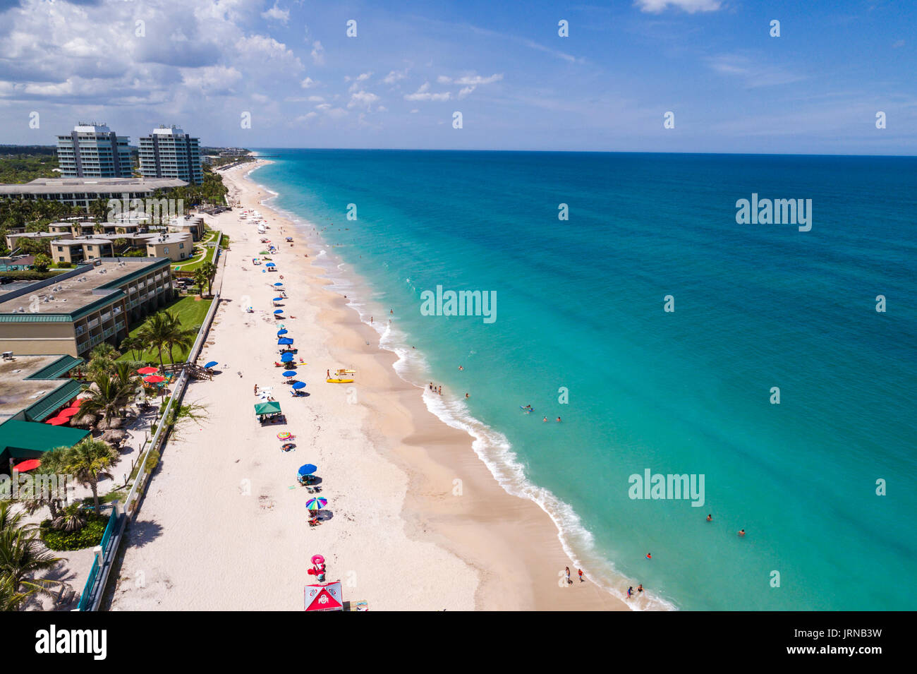 Vero Beach Florida, Sexton Plaza, Atlantischer Ozean, Sand, Luftaufnahme von oben, Sonnenanbeter, FL170728d59 Stockfoto