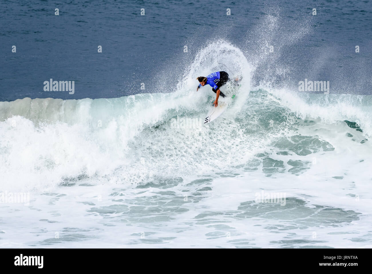 Huntington Beach, FL, USA. 5. August 2017. Richardo Christie (NZL) konkurrieren in Runde 5 an den 2017 VANS uns Open of Surfing. Bildnachweis: Benjamin Ginsberg/Alamy Live-Nachrichten. Stockfoto
