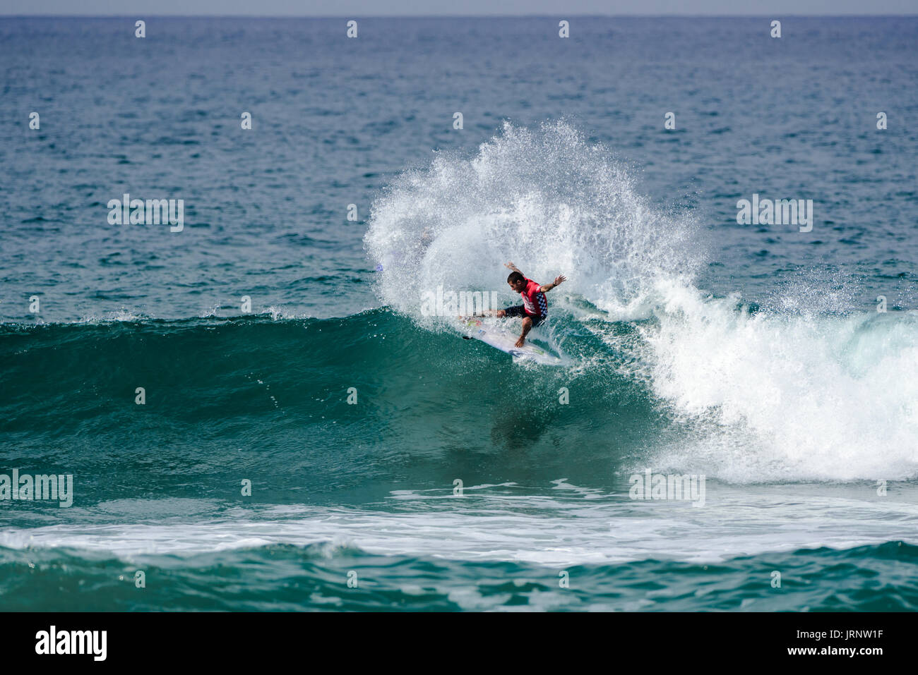 Huntington Beach, FL, USA. 5. August 2017. Verteidigende Meister Filipe Toledo (BRA) macht seinen Weg ins Viertelfinale bei den 2017 VANS uns Open of Surfing. Bildnachweis: Benjamin Ginsberg/Alamy Live-Nachrichten. Stockfoto