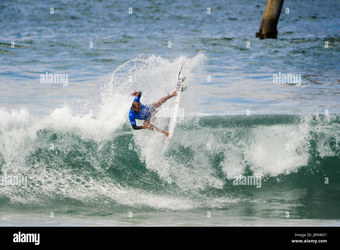 Huntington Beach, FL, USA. 5. August 2017. Jadson Andre (BRA) konkurriert in Runde 5 an den 2017 VANS uns Open of Surfing. Bildnachweis: Benjamin Ginsberg/Alamy Live-Nachrichten. Stockfoto
