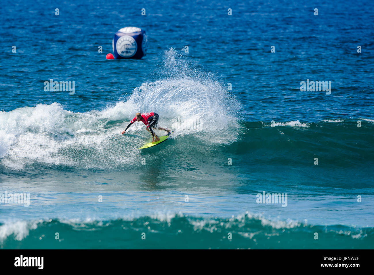 Huntington Beach, FL, USA. 5. August 2017. Patrick Gudauskas (USA) treibt seinen Weg ins Viertelfinale bei den 2017 VANS uns Open of Surfing. Bildnachweis: Benjamin Ginsberg/Alamy Live-Nachrichten. Stockfoto