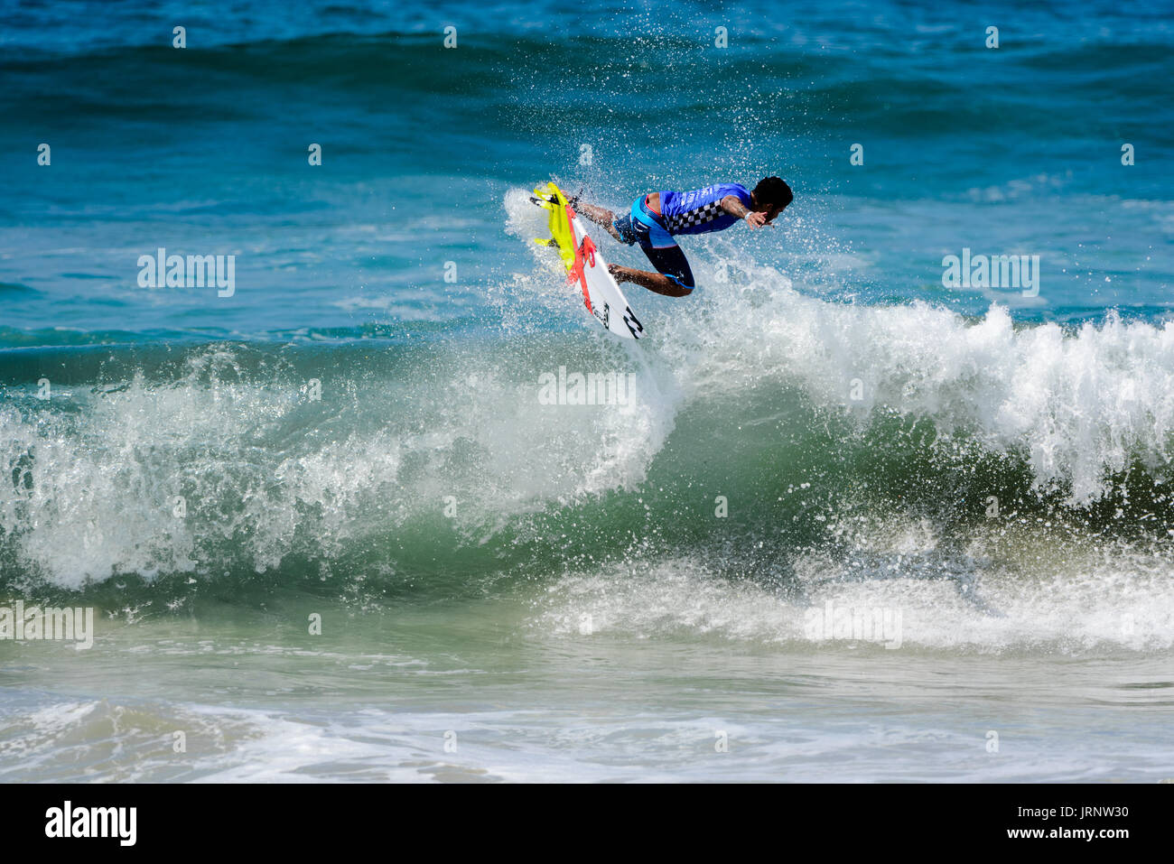 Huntington Beach, FL, USA. 5. August 2017. Italo Ferreira (BRA) konkurriert in Runde 5 an den 2017 VANS uns Open of Surfing. Bildnachweis: Benjamin Ginsberg/Alamy Live-Nachrichten. Stockfoto