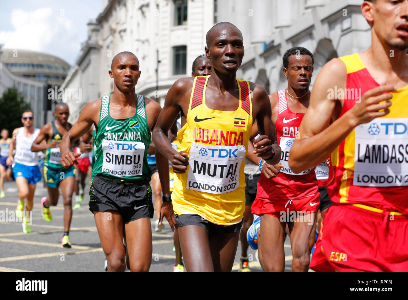 Stratford, London, UK. 6. August 2017. Leichtathletik-WM IAAF WM-Marathon Sonntag August. Läufer aus allen Teilen der Welt sind in der iaaf Marathon in London. England wieder in das Zentrum der Welt Klasse Sportveranstaltung. Europa, England, London Stratford Olympic Village Sportereignis 2017. Mo Farah letzte Rennen. mens Marathon iaaf 2017 London 6. August. Stockfoto