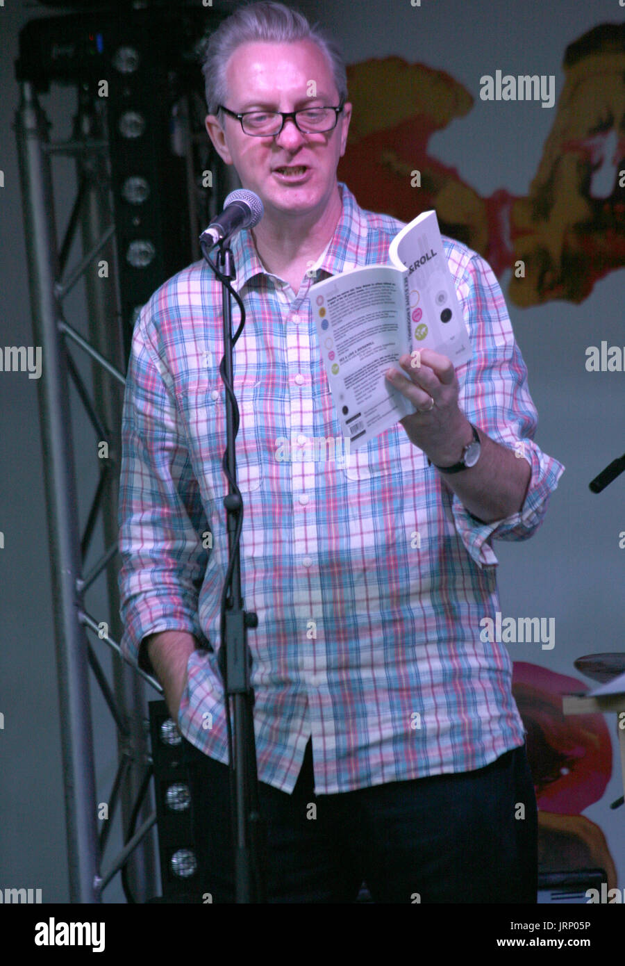 Manchester, UK, 5. August 2017.  Tony Walsh, aka Longfella rezitieren seiner Poesie, einschließlich "This is the Place" an der seine Yard Summer Jam © Ged Noonan/Alamy Stockfoto