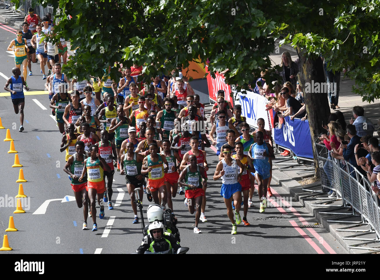 London, UK. 6. August 2017. IAAF Weltmeisterschaften.  Samstag. Mens-Marathon durch zentralen Londoner Sehenswürdigkeiten. Auf dem Damm. Bildnachweis: Matthew Chattle/Alamy Live-Nachrichten Stockfoto