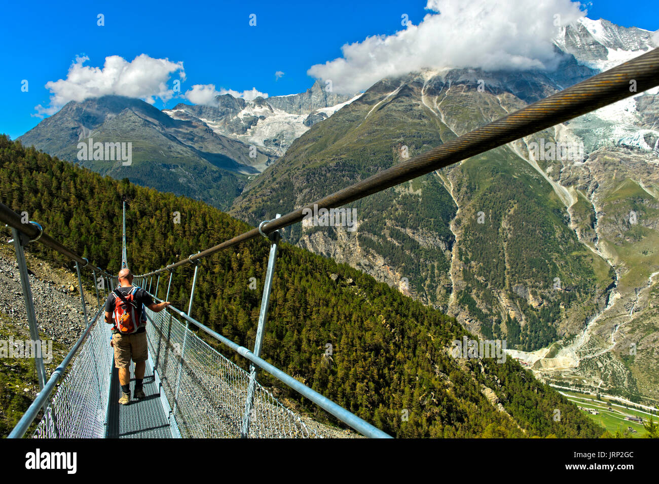 Charles Kuonen Hängebrücke, längste Fußgänger-Hängebrücke der Welt, Randa,  Valais, Schweizer Alpen, Schweiz Stockfotografie - Alamy
