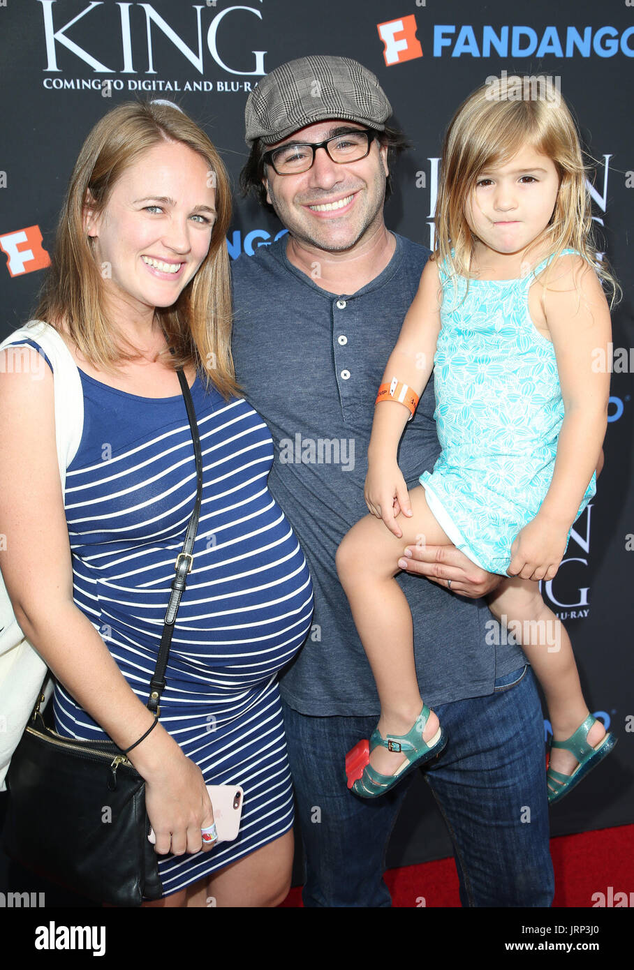 Los Angeles, USA. 5. August 2017. 5. August 2017 - Los Angeles, Kalifornien - Brad Kane, Sarah Thompson, Tochter. "Der König der Löwen '' Sing-along-Screening. Bildnachweis: F. lernen/AdMedia Credit: F. lernen/AdMedia/ZUMA Draht/Alamy Live-Nachrichten Stockfoto