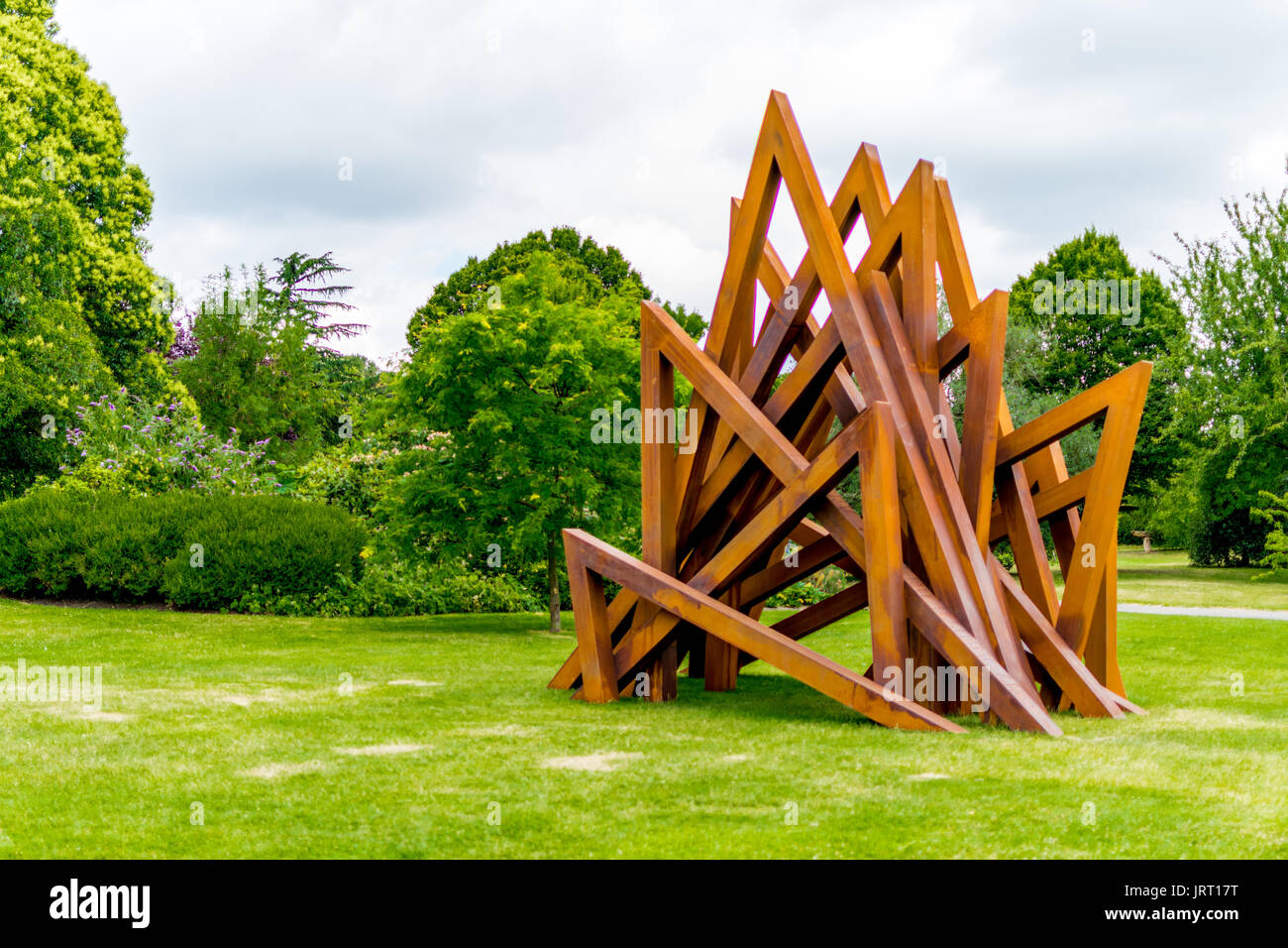 Bernar Venet, 17 akute ungleiche Winkel, 2016 Stockfoto