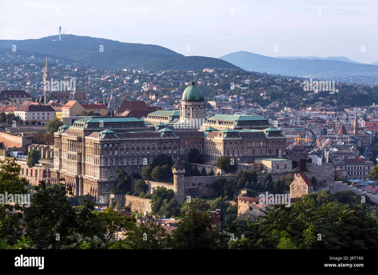 Burg von Buda. Blick vom Gellertberg, der Budaer Burg (Königlicher Palast) und Castle Hill, Budapest, Ungarn Stockfoto