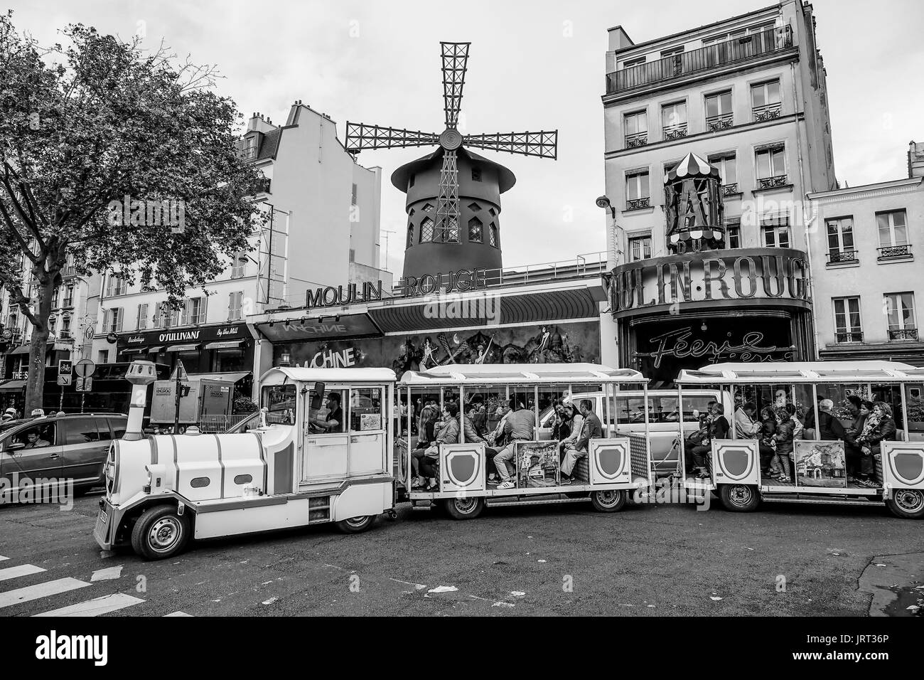 Montmartre Sightseeing Zug im Moulin Rouge - PARIS/FRANKREICH - 24. SEPTEMBER 2017 Stockfoto
