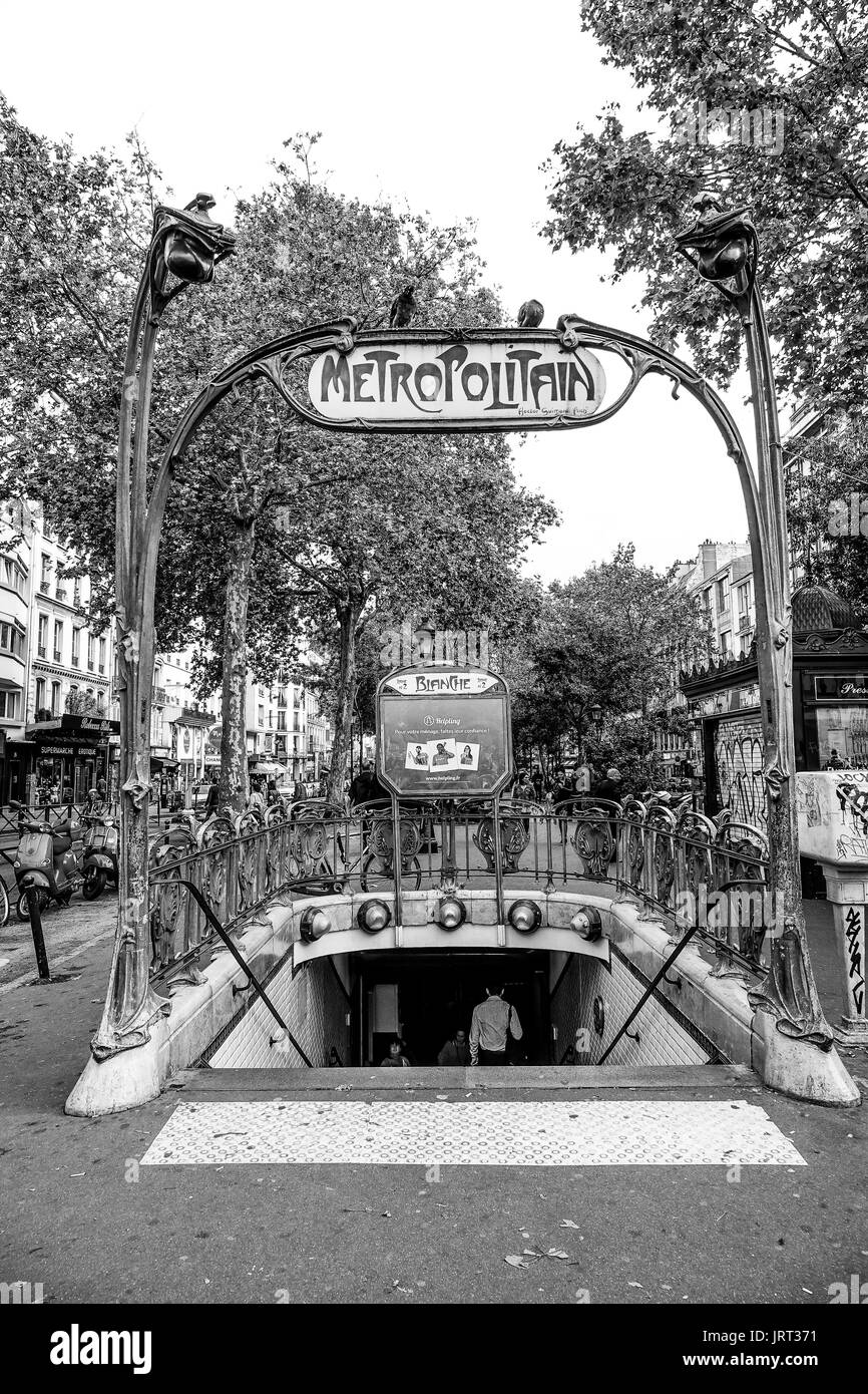 U-Bahnhof Blanche im Moulin Rouge - PARIS/FRANKREICH - 24. SEPTEMBER 2017 Stockfoto
