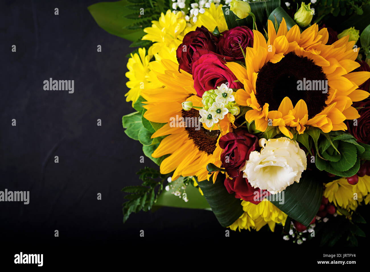 Schönen Blumenstrauß aus verschiedenen Blumen Stockfoto