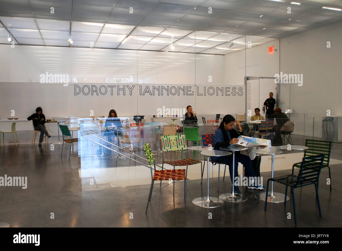 Die Innenseite des neuen Museum für zeitgenössische Kunst auf der Bowery in Manhattan, New York City, USA Stockfoto