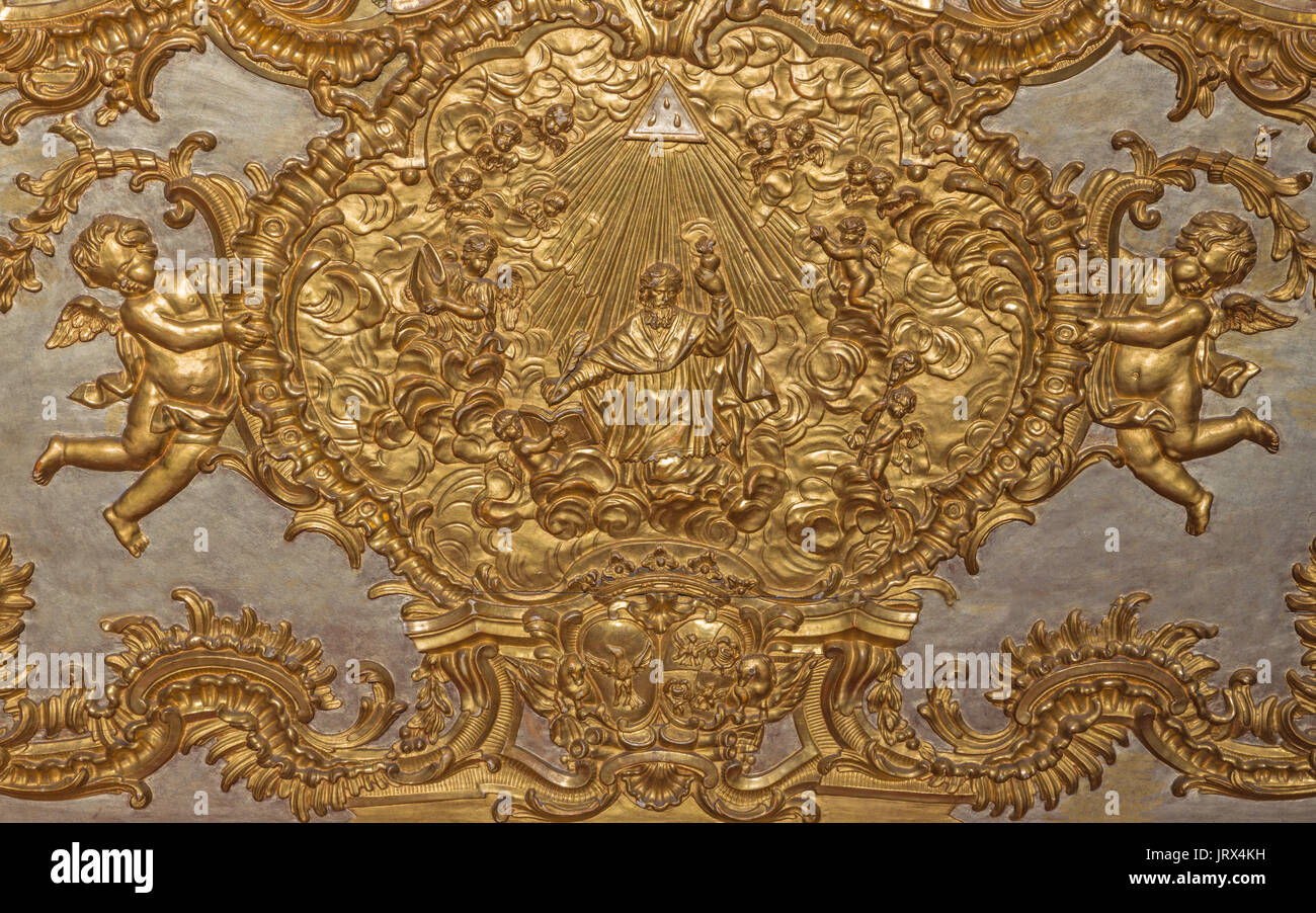 TURIN, Italien, 14. MÄRZ 2017: Das Gold polychrome Entlastung der Herrlichkeit des Heiligen Augustinus in der Kirche Chiesa di Sant Agostino Unbekannt atist von 18 Cent. Stockfoto