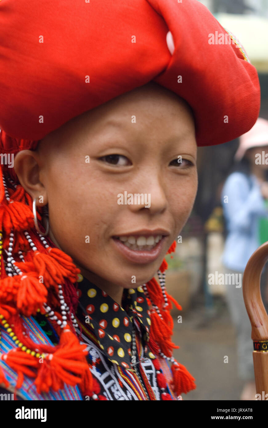 Porträt eines Roten Dao Stamm hmong Mädchen in Sapa Vietnam. Lao Cai Province, Northern Vietnam Stockfoto