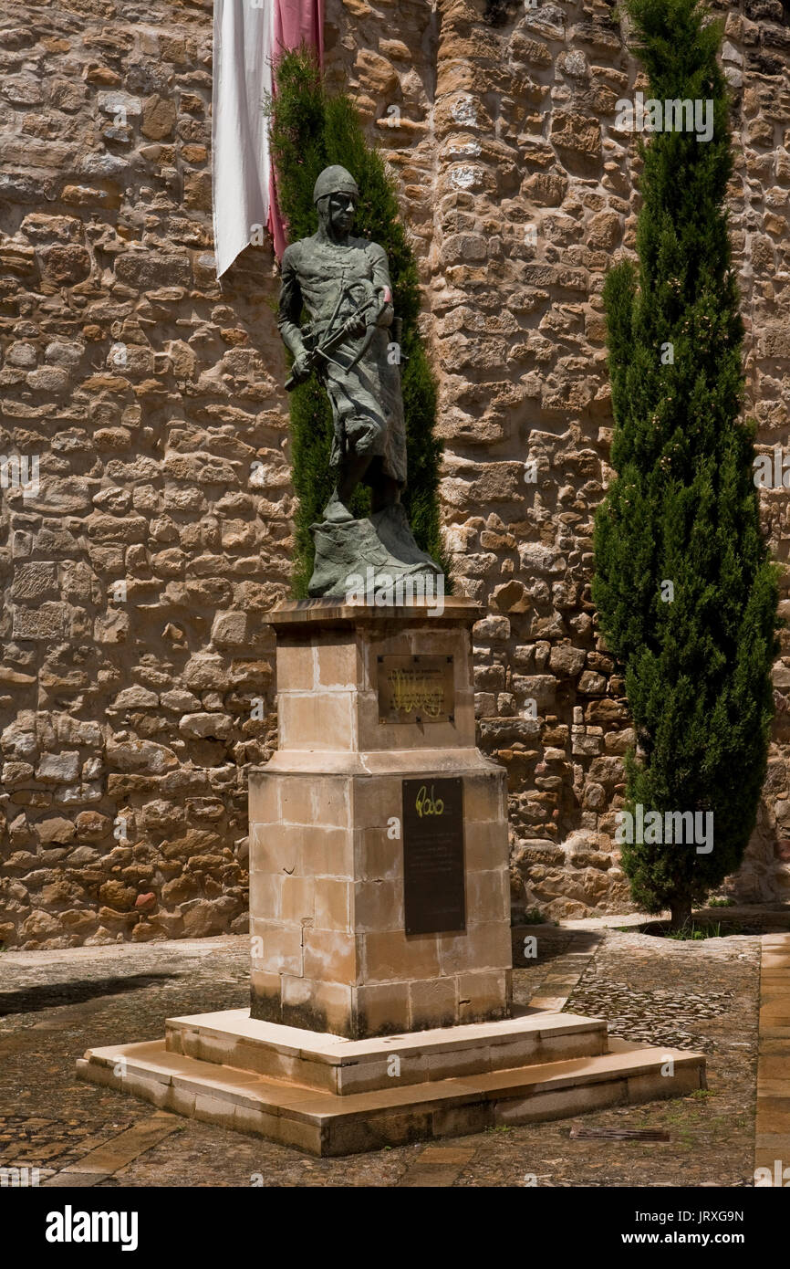 Denkmal-Hommage an die Gesellschaft der zweihundert Ballesteros Herr Santiago, steht für einen Krieger, bewaffnet Armbrust, Baeza, Spanien Stockfoto