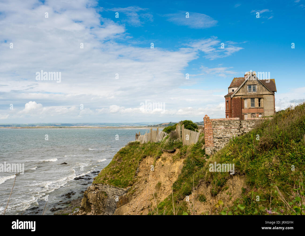 Altes Haus Auf Felsen Ausserhalb Westward Ho In Devon Stockfoto