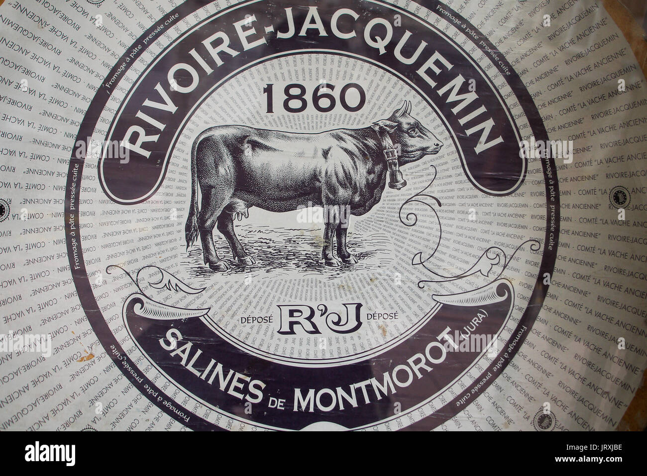 Ill. Aufkleber auf einem Comté runde Käse, Saint-Claude, Jura, Frankreich Stockfoto
