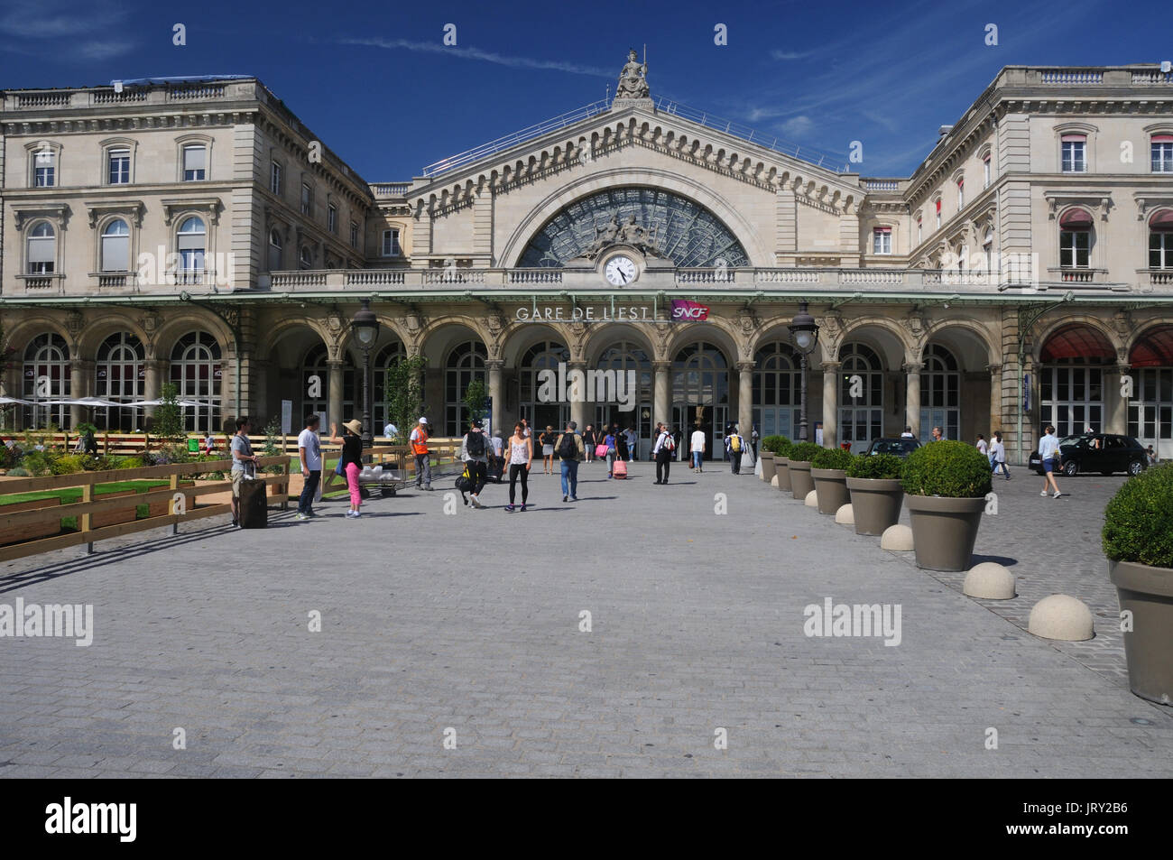 Gare de paris Fotos und Bildmaterial in hoher Auflösung Alamy