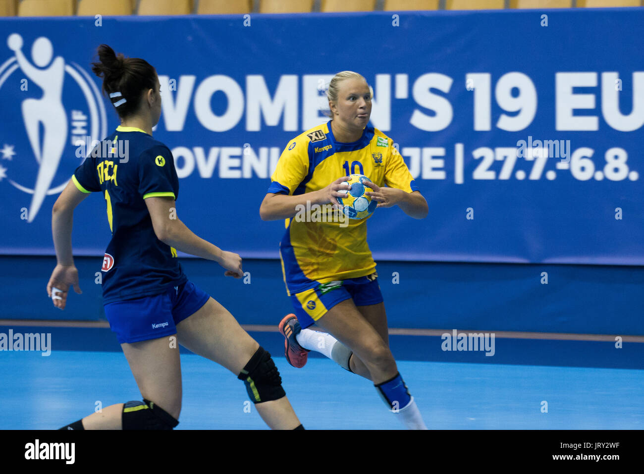 Celje, Slowenien. 5. August 2017. Lerby Clara Schweden anzugreifen während der Frauen-EM-Spiel zwischen Rumänien und Schweden in der Zlatorog Arena am 5. August 2017 in Celje, Slowenien. Bildnachweis: Rok Rakun/Pacific Press/Alamy Live-Nachrichten Stockfoto