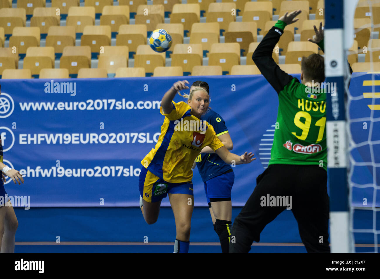 Celje, Slowenien. 5. August 2017. Lerby Clara Schweden anzugreifen während der Frauen-EM-Spiel zwischen Rumänien und Schweden in der Zlatorog Arena am 5. August 2017 in Celje, Slowenien. Bildnachweis: Rok Rakun/Pacific Press/Alamy Live-Nachrichten Stockfoto