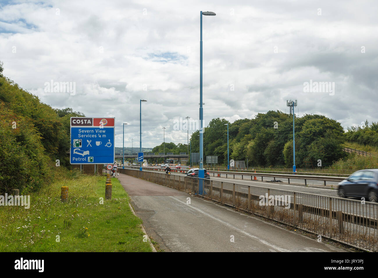 Wegweiser zu den Severn View Dienstleistungen auf Englisch Ende der Severn Bridge (M48). Moto, Costa Coffee. Stockfoto
