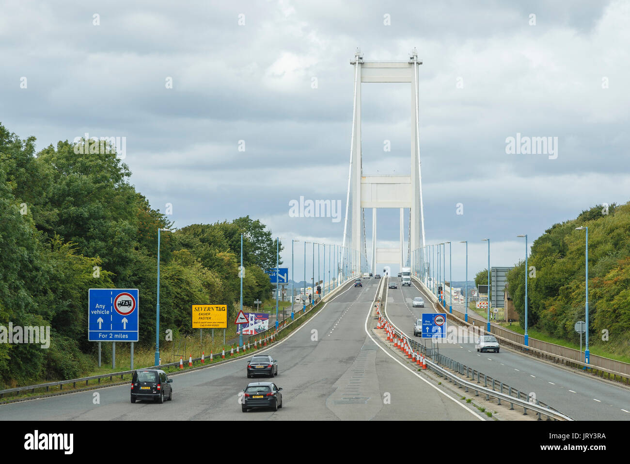 Verkehrszeichen auf der Severn Bridge (M48), englische Seite, West suchen Stockfoto