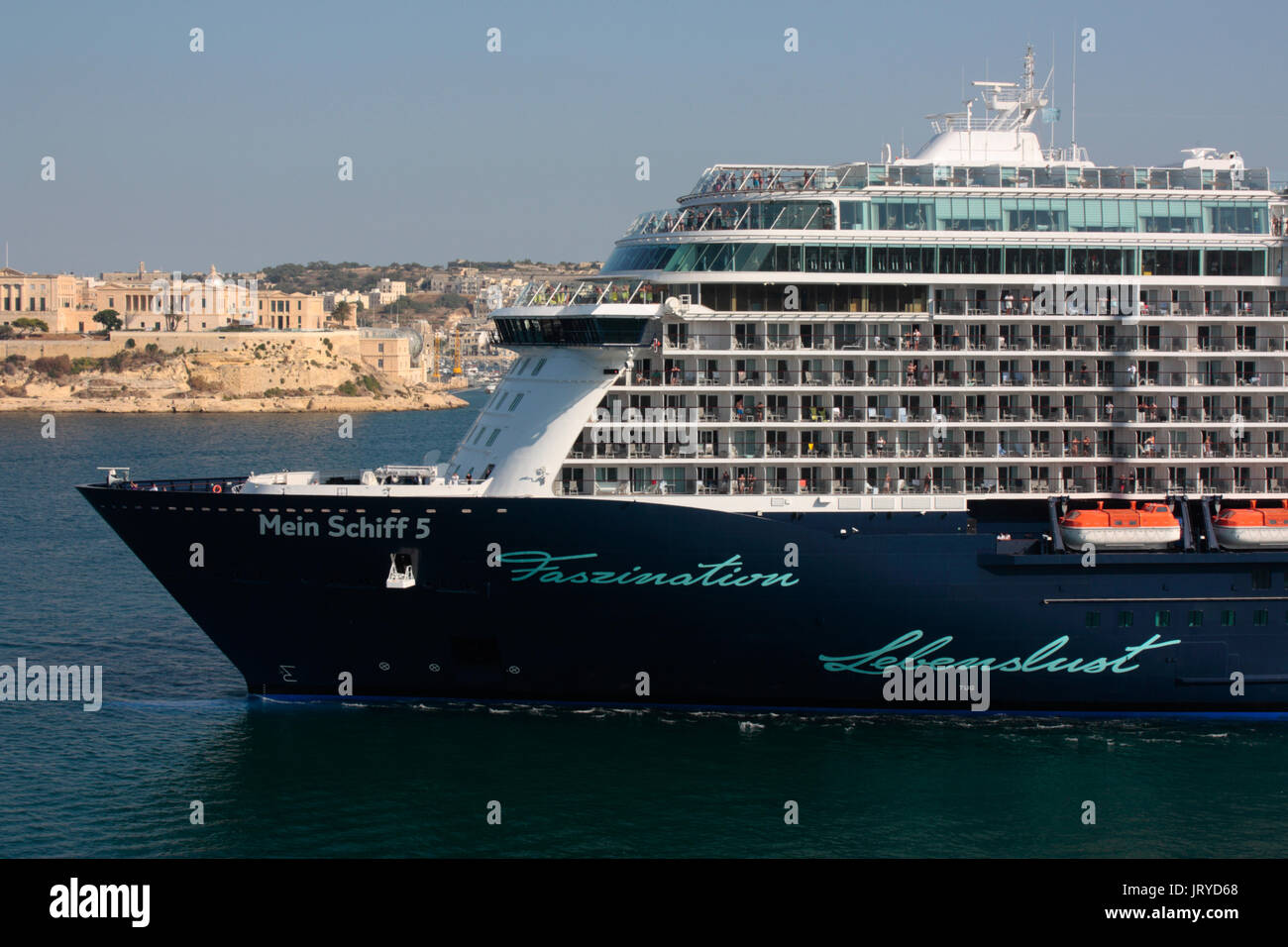 Mittelmeer Reisen Nahaufnahme Der Tui Cruises Kreuzfahrt