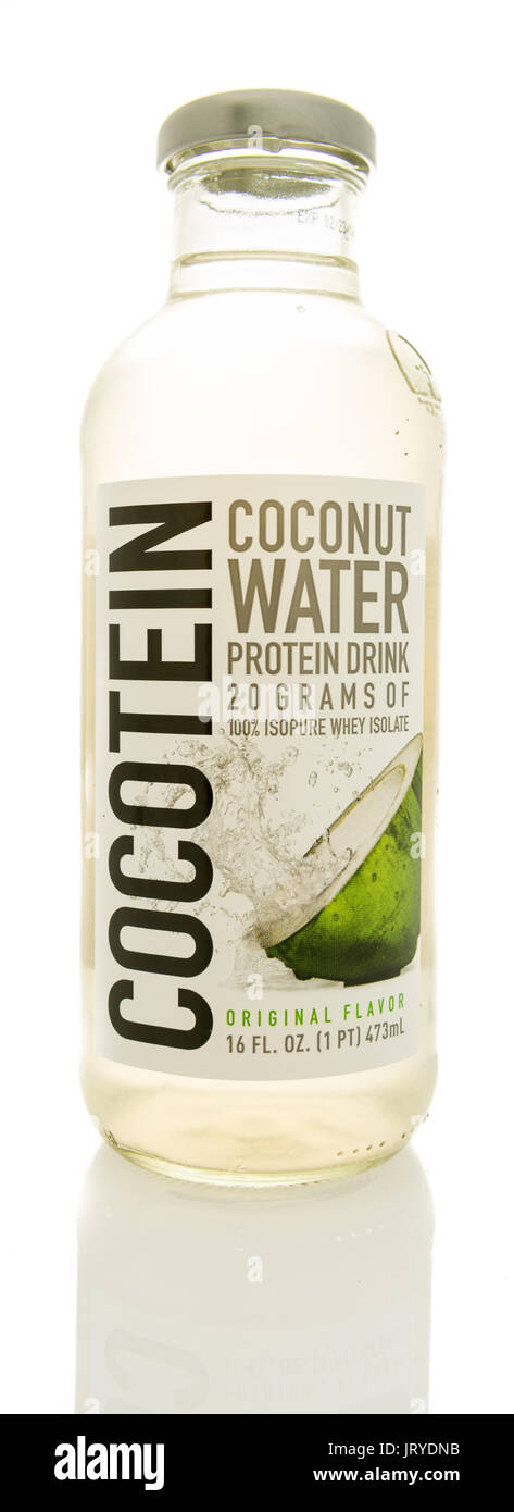 Winneconne, WI - 2. August 2017: eine Flasche Cocotein coconut Protein Drink auf einer isolierten Hintergrund. Stockfoto