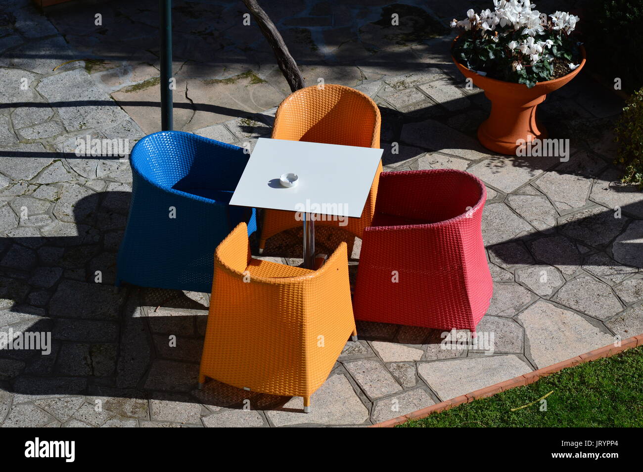 Bunte Garten Stühle Stockfoto