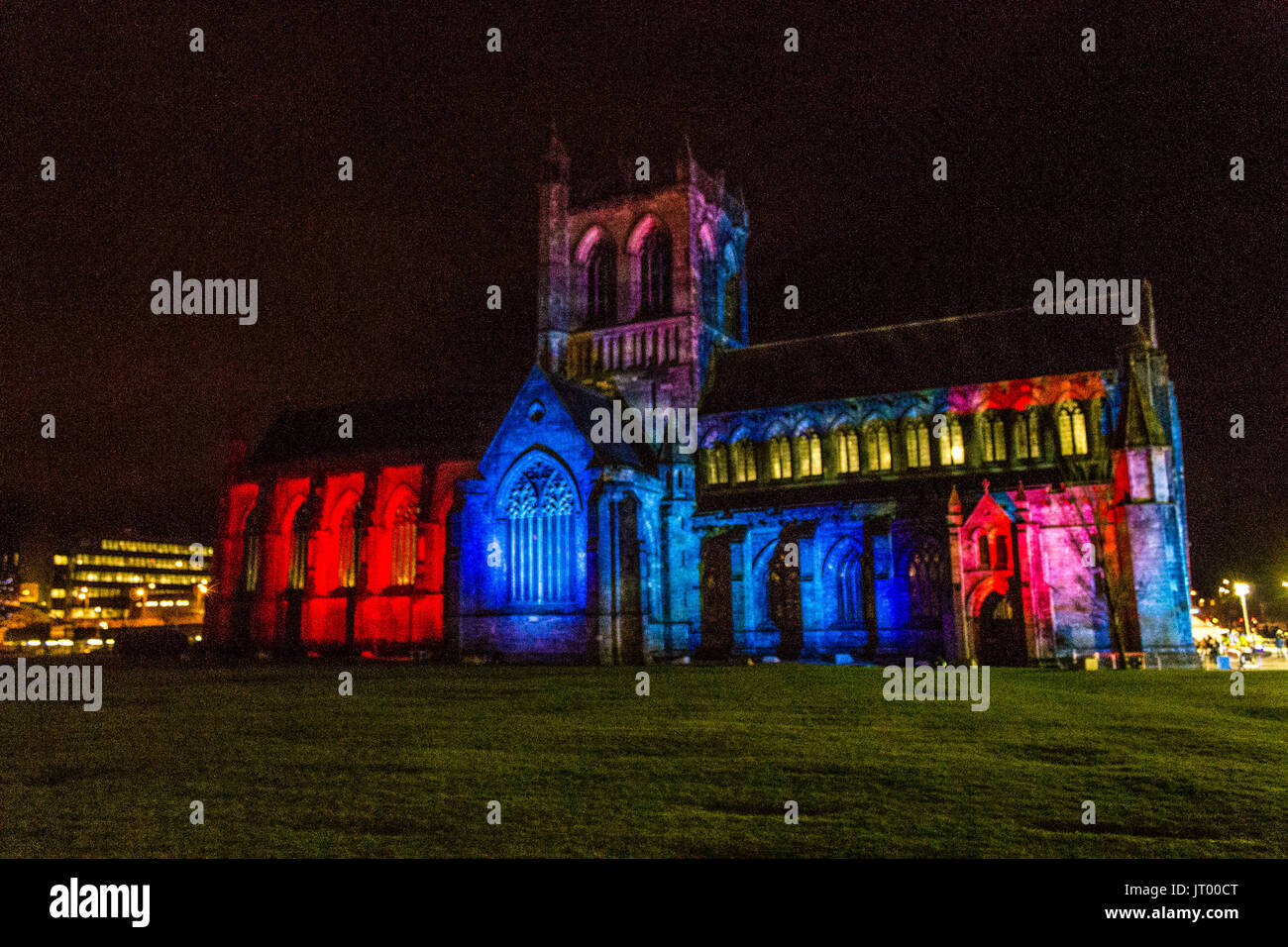 Paisley Abbey Leuchtet, den Start der Monte Carlo Classic Rallye zu gedenken. Stockfoto