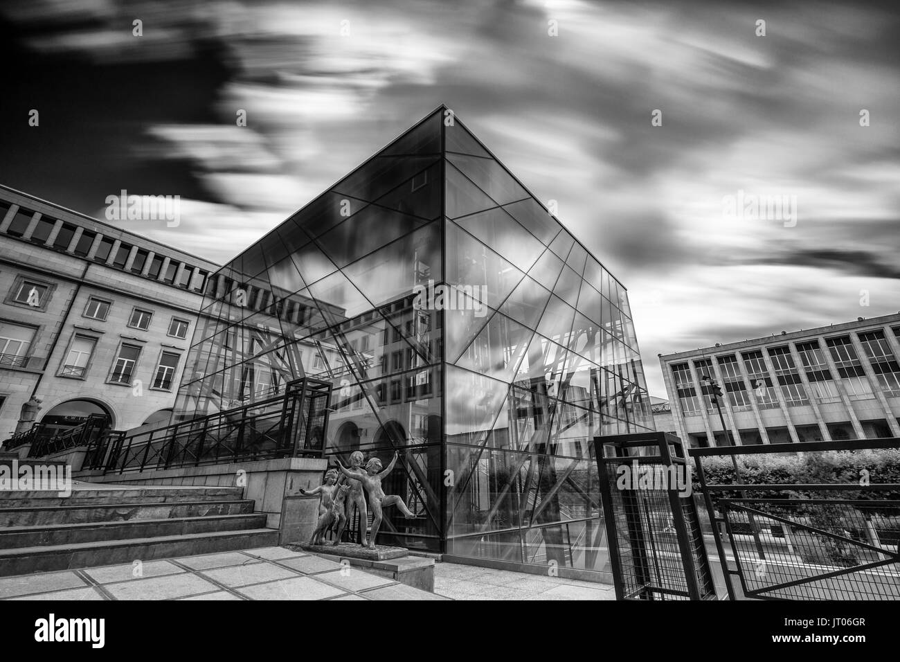 Brüssel - 25. JUNI 2017 - Modernes Gebäude von Square Brussels Meeting Center in der historischen Kunstberg (Mont des Arts) in Brüssel, Belgien Stockfoto