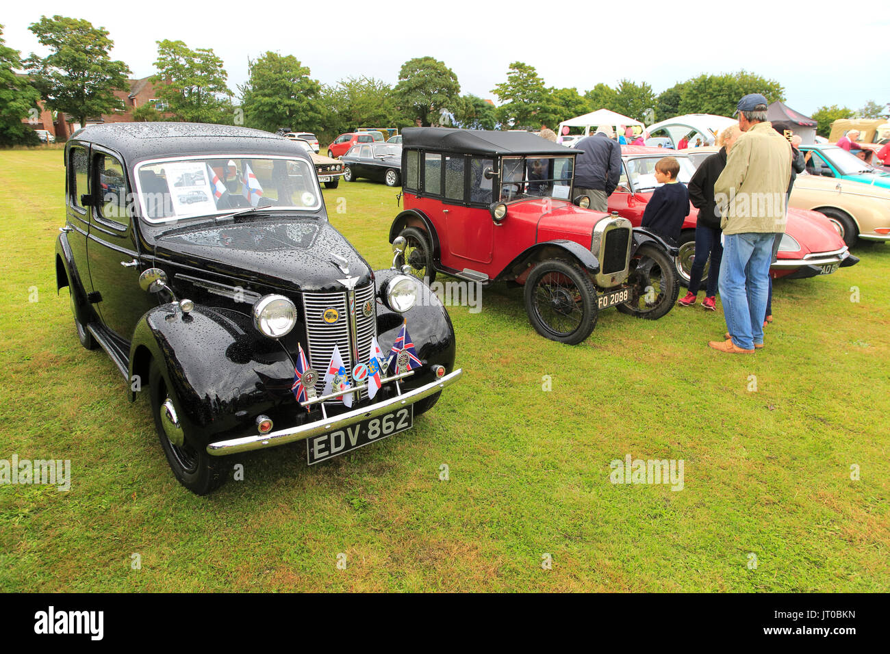 Historische classic Oldtimer im Summer fete Auto Rallye, Alderton, Suffolk, England, Großbritannien Stockfoto