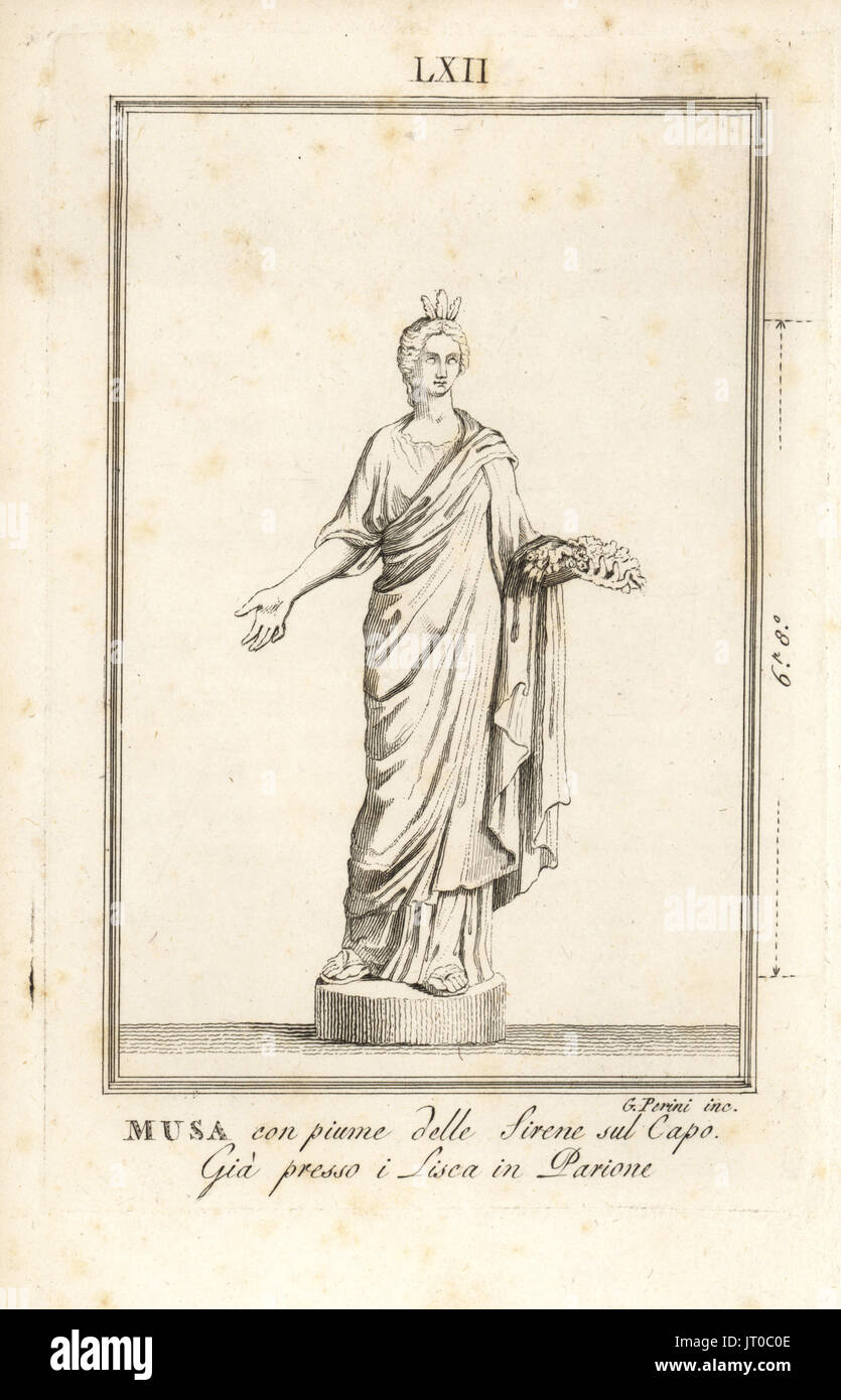 Statue der griechischen Muse in Chiton und Sandalen, mit Sirene Federn im Haar. Im Haus des Francesco Lisca in einschenken. Kupferstich von G. Perini von Pietro Paolo Montagnani-Mirabili Il Museo Zeitabschnittes (The Capitoline Museum), Rom, 1820. Stockfoto