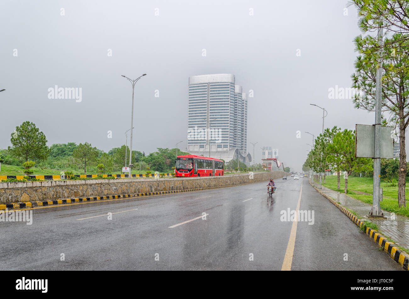 Islamabad Stadt mit dem Blick der Metrobus und Luxus Shopping Mall Stockfoto