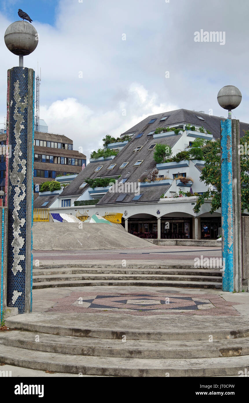 Esplanade de La Commune de Paris, Noisy-le-Grand, Ansicht nord-westlich von der oberen Ebene auf die Esplanade, Mix aus Wohnungen und Büros, Stockfoto