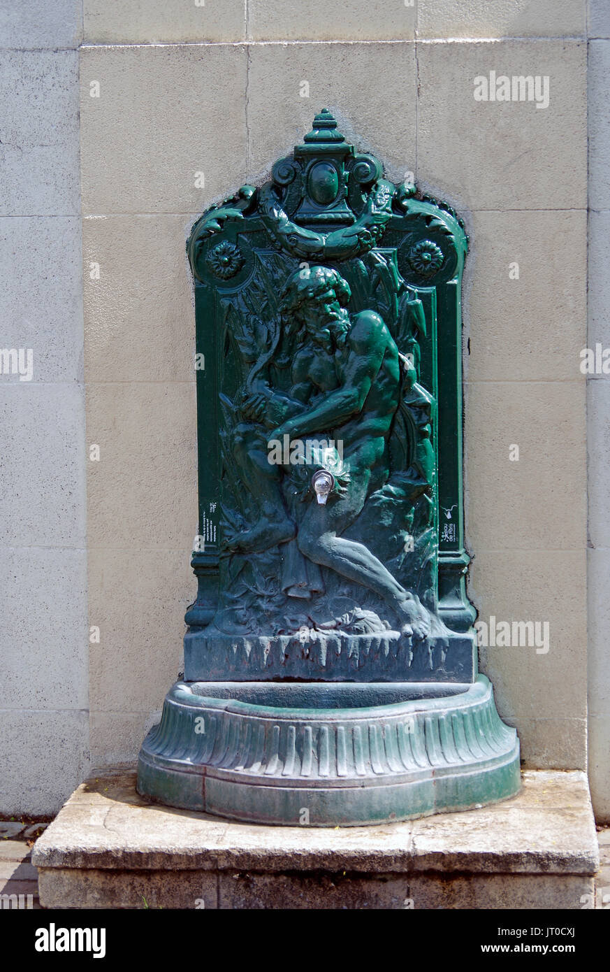 Paris Trinkbrunnen Stockfotos und -bilder Kaufen - Alamy