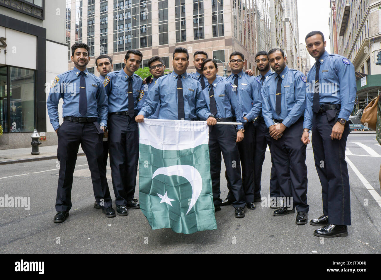 Eine Gruppe junge pakistanische Studenten an der NYPD Police Academy an