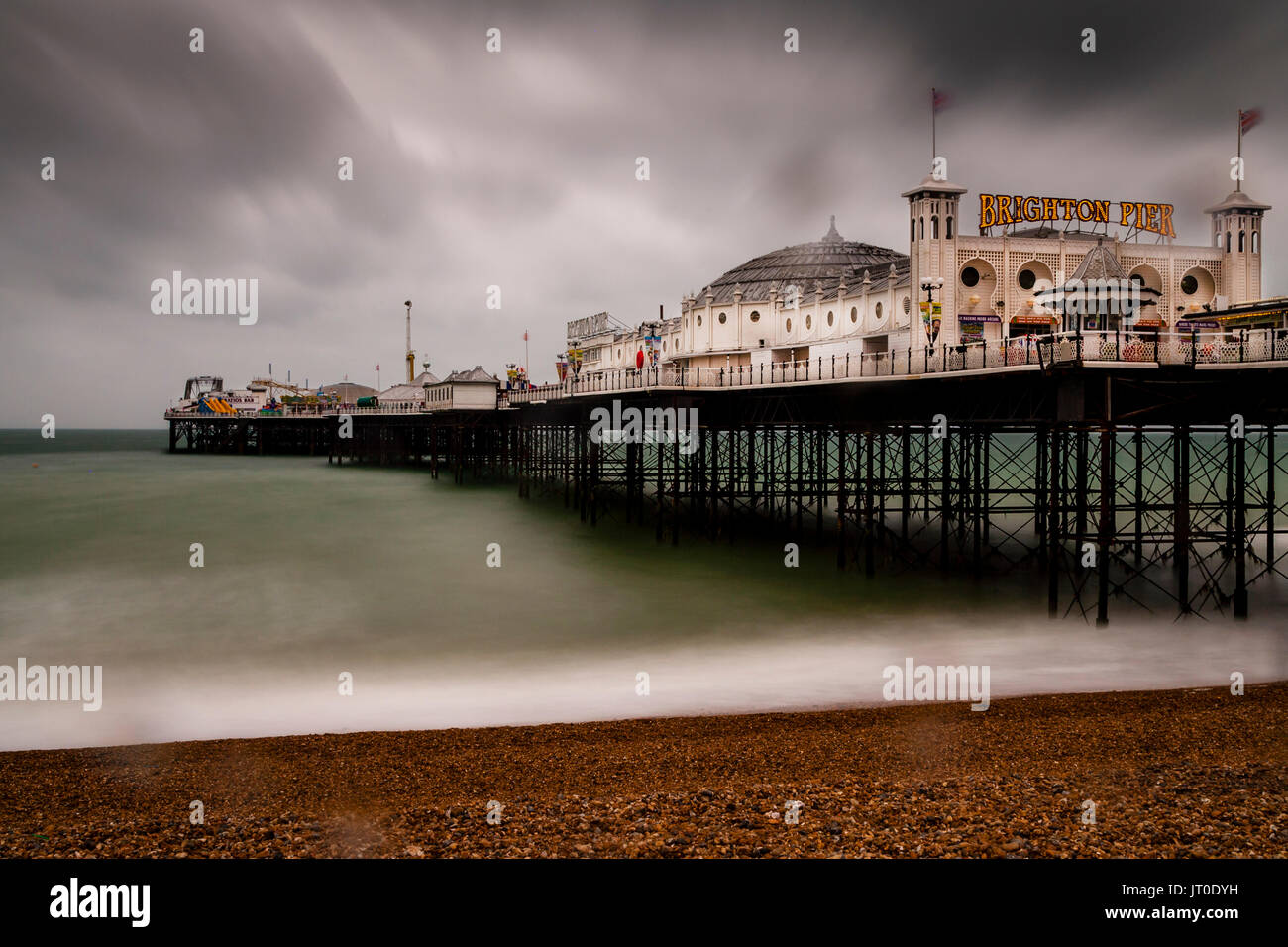 Die Brighton Palace Pier an einem regnerischen Tag, Brighton, Sussex, UK Stockfoto