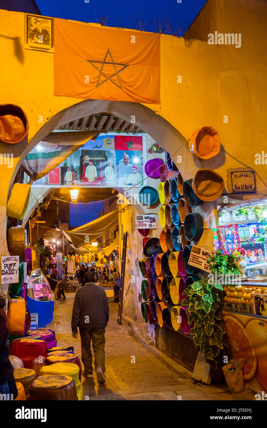 Souk Medina von Fez in der Dämmerung, Fes el Bali. Marokko, Maghreb Nordafrika Stockfoto