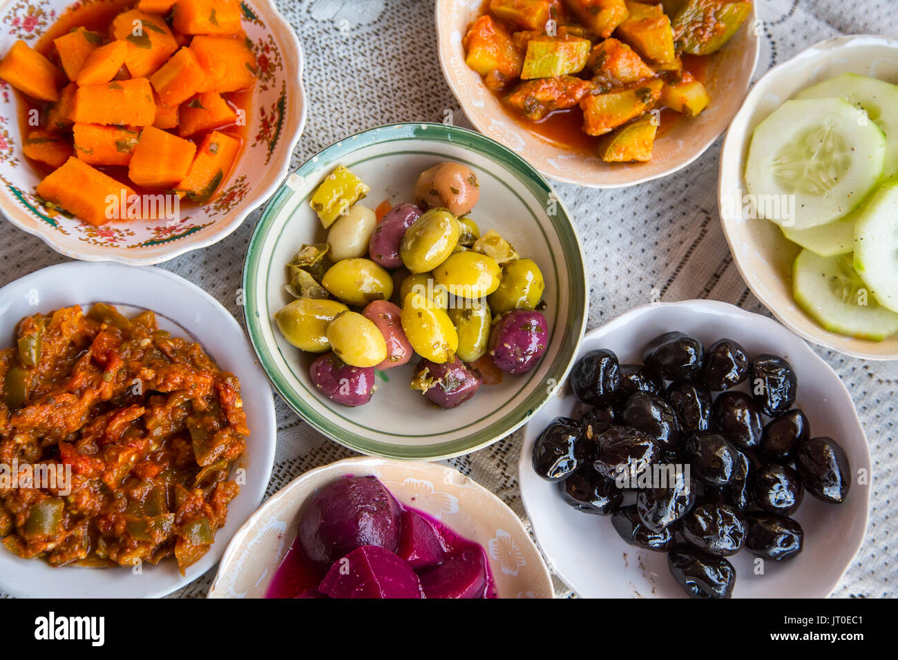 Typisch Marokkanischen Salat. Souk Medina von Fes, Fes el Bali. Marokko, Maghreb Nordafrika Stockfoto