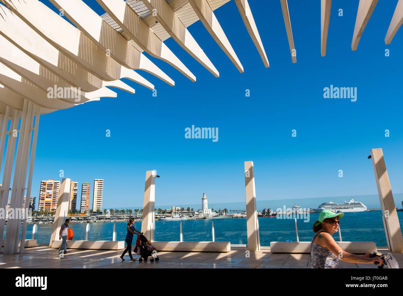Muelle Uno, Dock ein. Promenade am Hafen. Málaga, Costa del Sol. Andalusien, Süd Spanien Europa Stockfoto